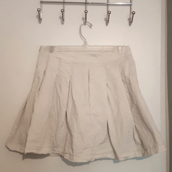 American Eagle White Skirt, Size CA 4 - Picture 1 of 3